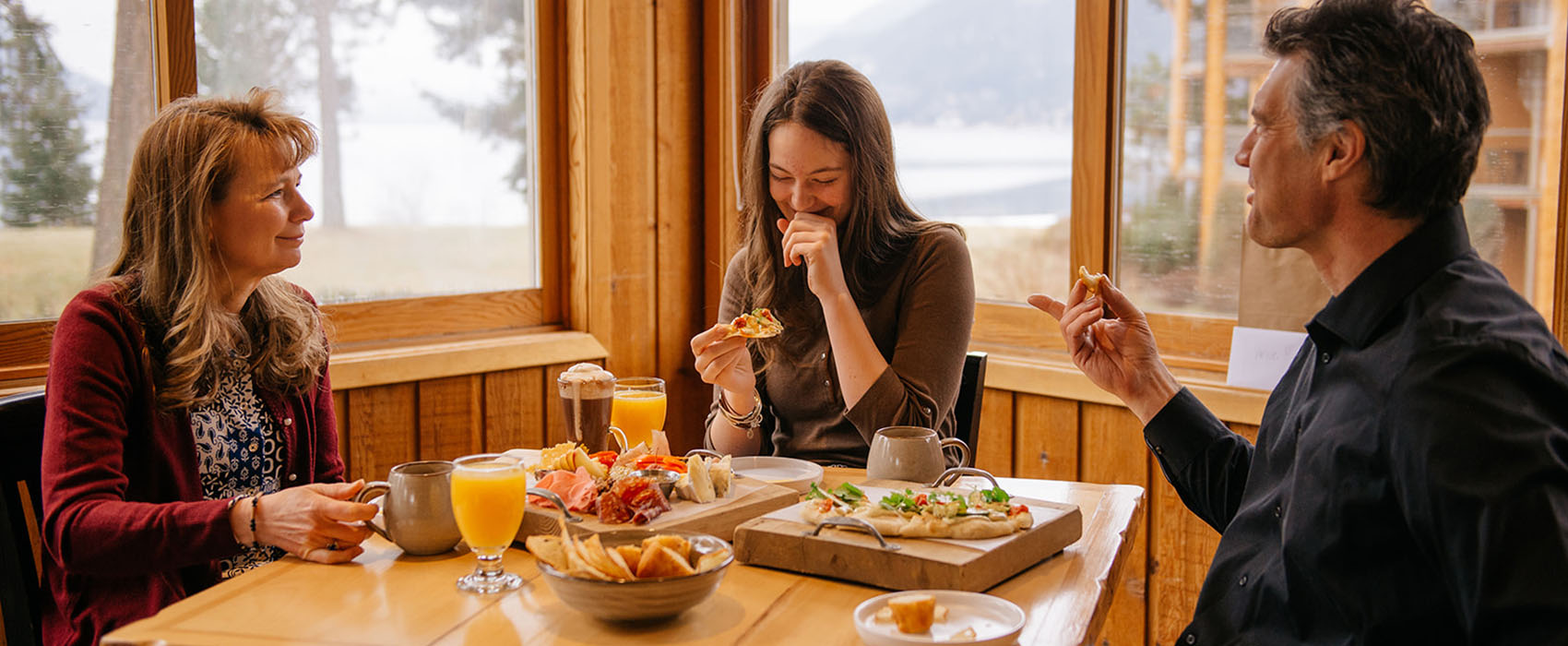 Jack Sam's Restaurant and Lounge in Little Shuswap Lake at Quaaout Lodge and Spa