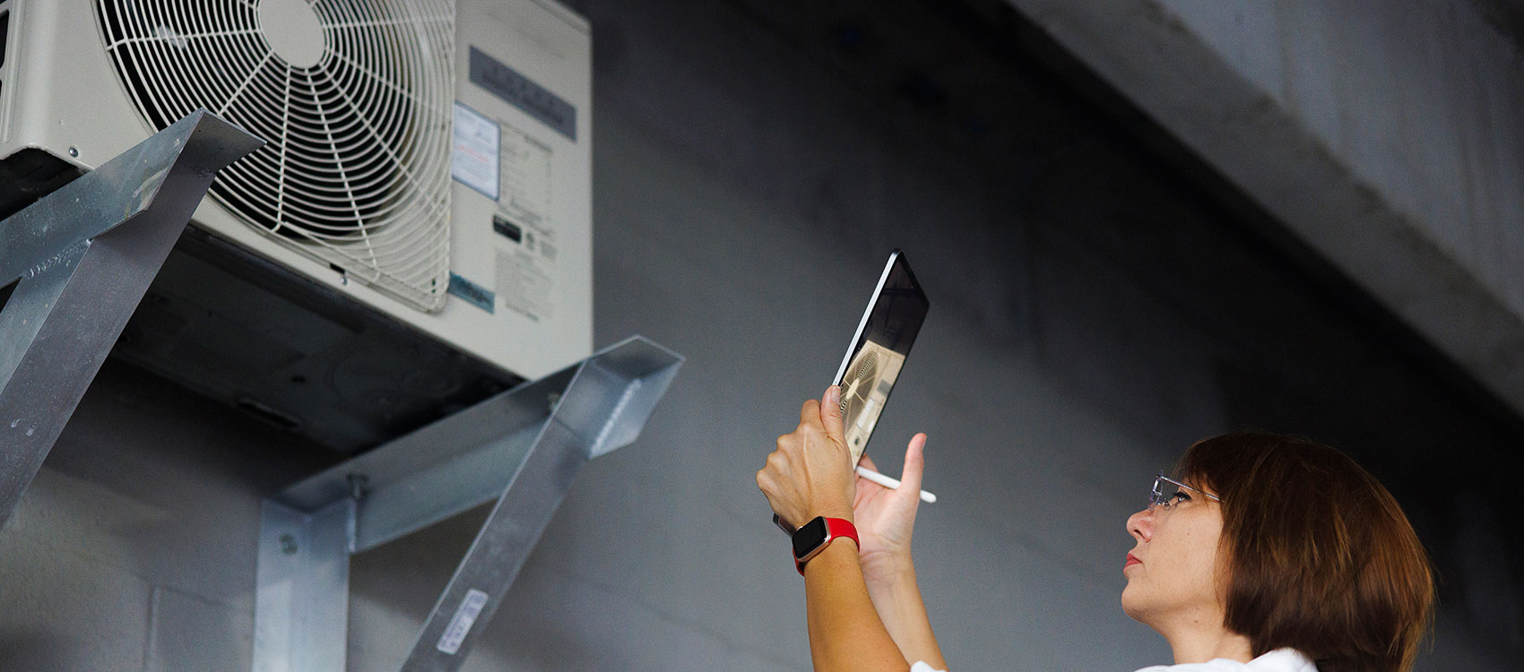 Claim agent with digital tab registers the air conditioning