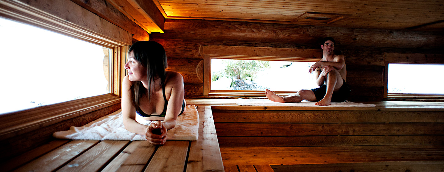 couple in scandinave spa
