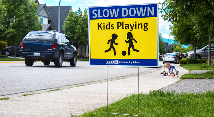 slow down kids playing sign