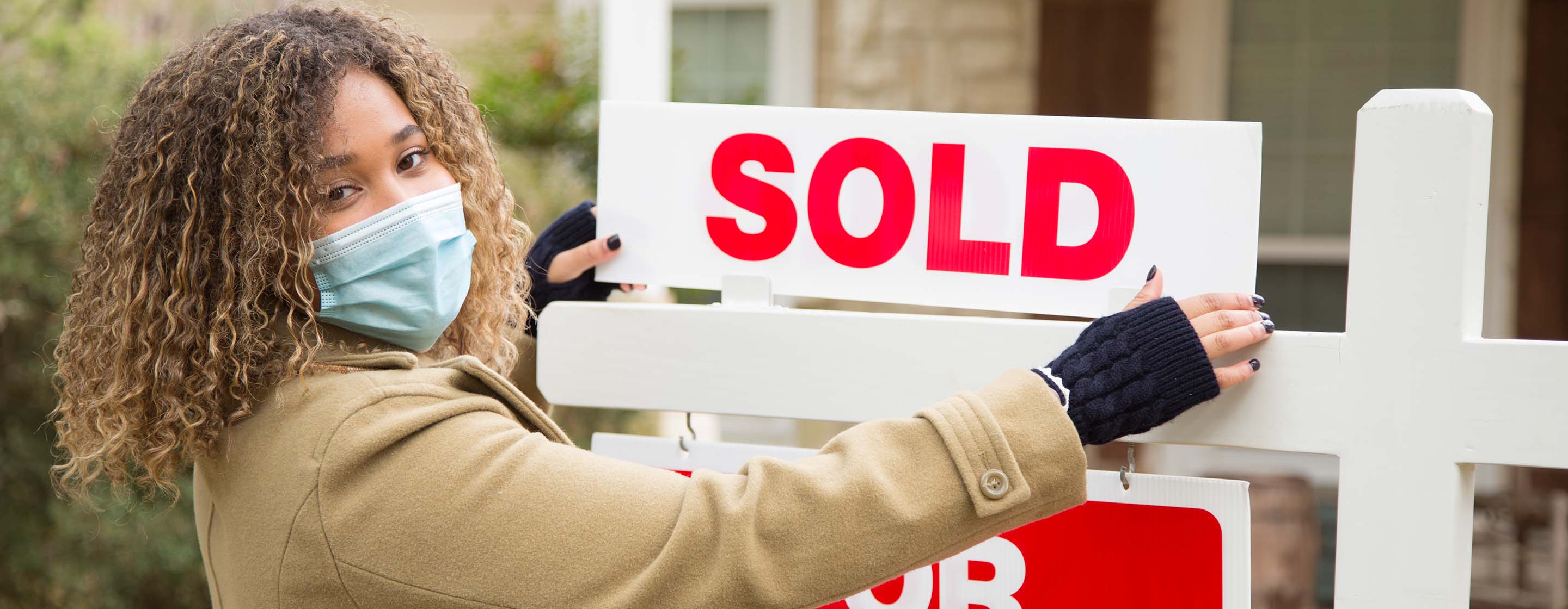 Realtor putting up a sold sign